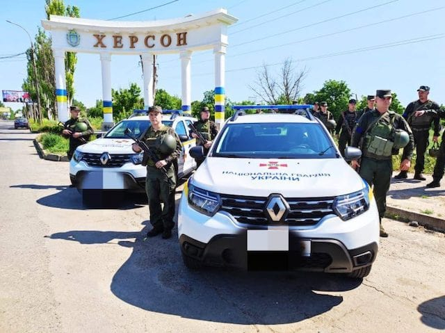 Херсонский горсовет приобрел две машины для нацгвардейцев
