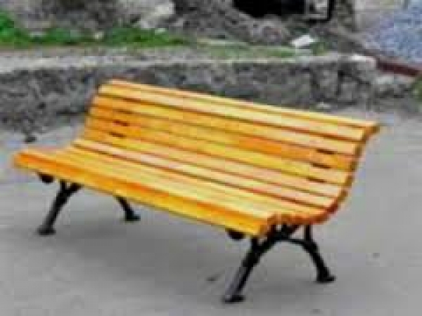 Центр Херсона обзавелся новыми лавочками