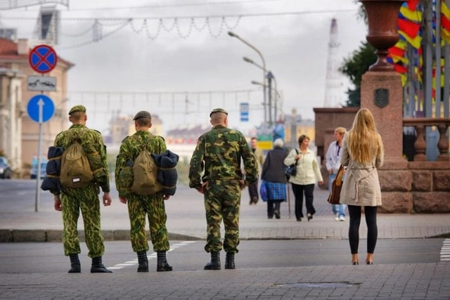 В Скадовске произошло массовое отравление оккупантов – их угостили выпечкой и напитками