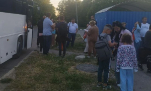 Школьников из левобережья снова отправили во Владивосток
