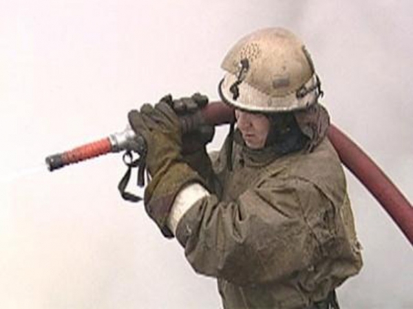 На территории судоремонтного завода случился пожар 
