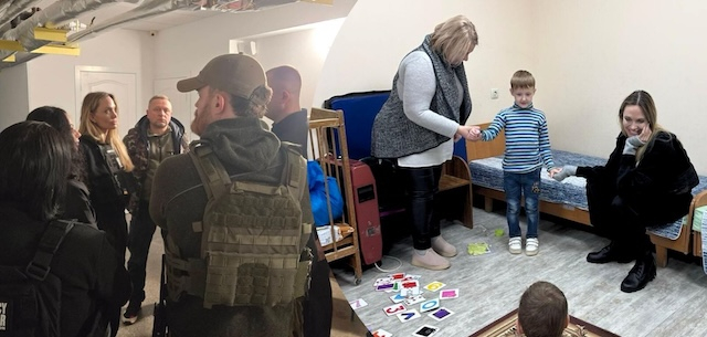 Анджелина Джоли посетила прифронтовой Херсон с благотворительной миссией