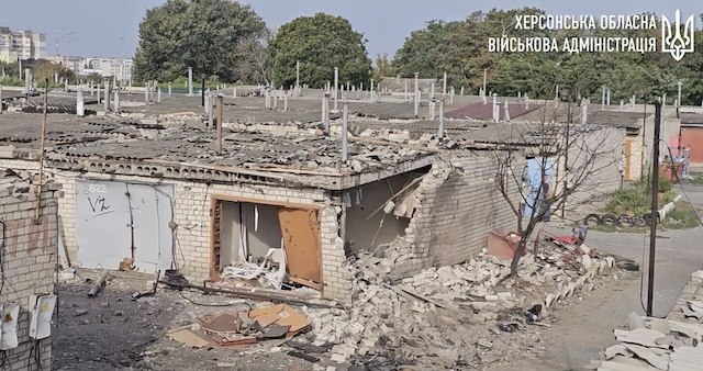 Враг при помощи дронов убил одного и ранил трех жителей Херсона