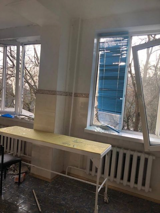 В областной детской больнице после обстрела начался ремонт