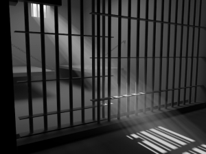 Суд приговорил работника охранной фирмы к тюремному заключению