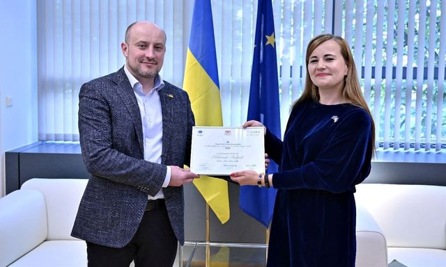 Награду мэра Голой Пристани передали Ассоциации городов Украины