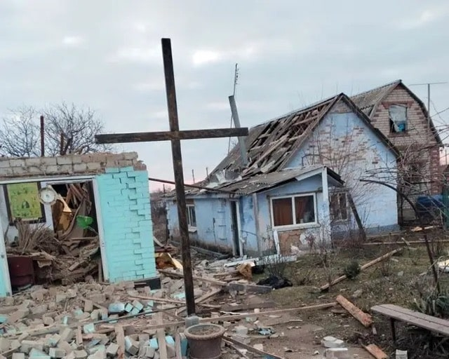 Россияне разрушили сельскую церковь и дом священника в Надеждовке