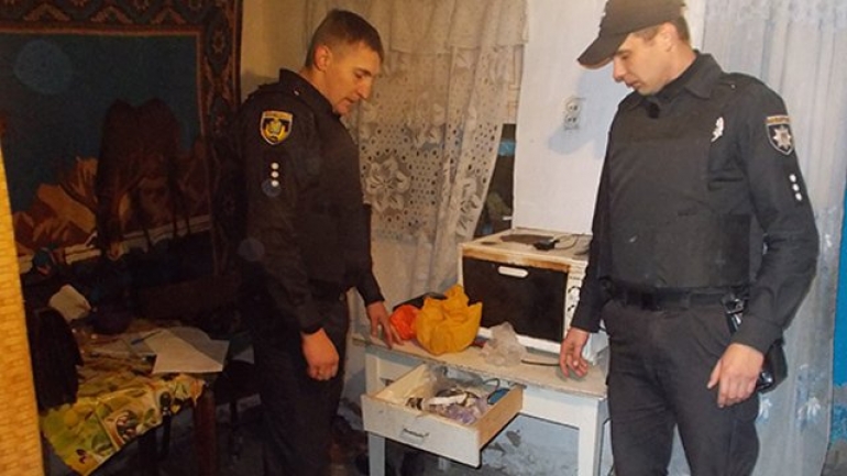 Гранату из ящика кухонного стола достали полицейские