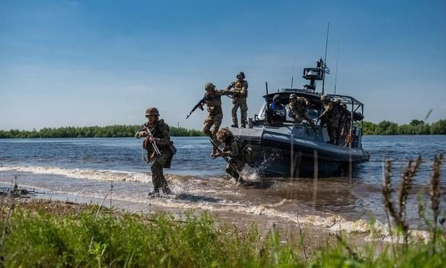 У Антоновского моста идут тяжелые контрбатарейные бои