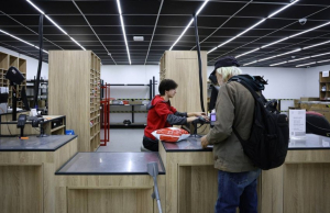 Компания «Новая почта» закрывает единственное отделение на Острове в Херсоне