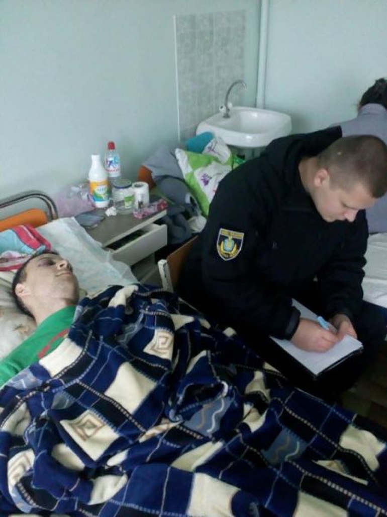 Парню, пострадавшему на дне рождения патрульного, нужна помощь