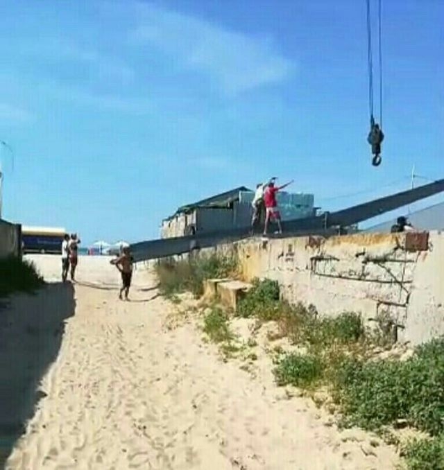 Трагедия в Лазурном – на мужчину обрушилась конструкция аттракциона