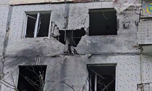В Корабельном районе Херсона вражеский удар разрушил квартиру в 9-этажном доме