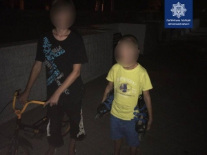 Провожал друга: на ночной улице Херсона полицейские встретили детей