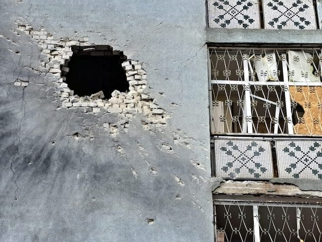 Российские оккупанты снова обстреляли кардиоцентр в Херсоне