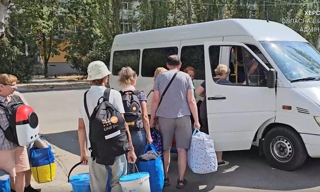 Из микрорайона Корабел Херсона эвакуированы сотни жителей