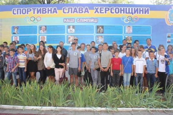 В Херсоне открыли обновленную Доску почета спортсменов 