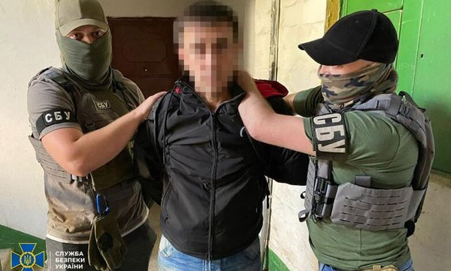 СБУ задержала группу корректировщиков российского огня в Херсоне (фото)