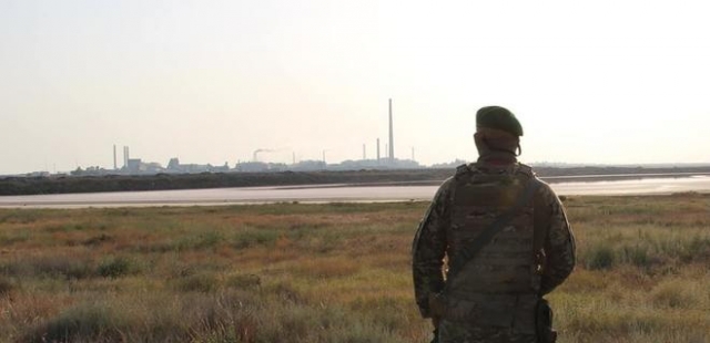 На границе с Крымом пограничники провели частичную эвакуацию персонала