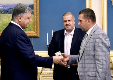 Пикетирование активистами Крымского представительства президента принесло результаты