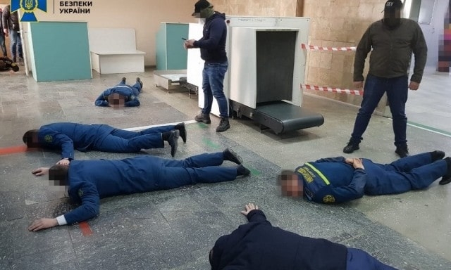Таможенники аэропорта «Херсон» подозреваются во взятках