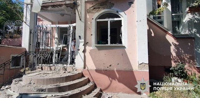 Россияне совершили артобстрел Центрального района Херсона, Днепровский атаковали дронами