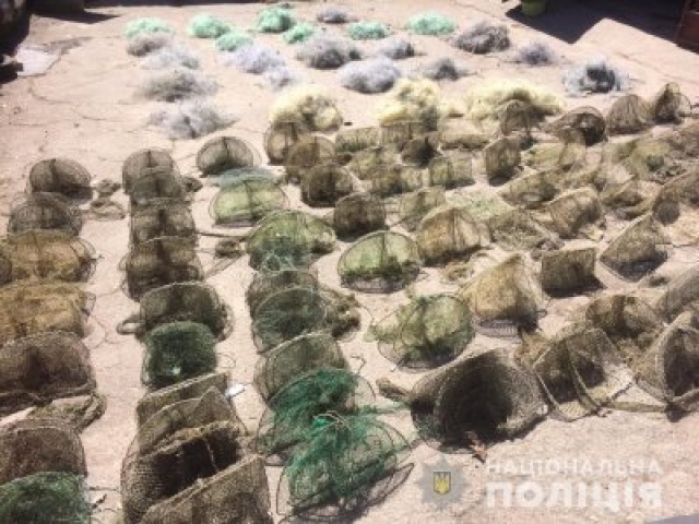 Правоохранители обнаружили 3 км браконьерских сетей и десятки раколовок
