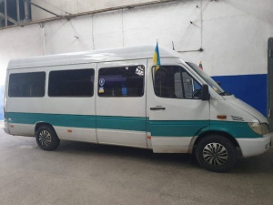 Херсонской громаде передан автобус и гуманитарный груз