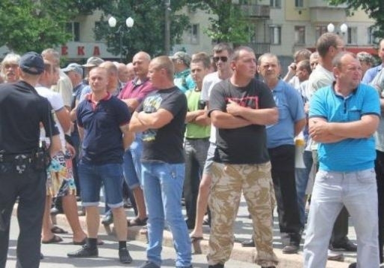 Херсонские рыбаки провели акцию протеста и пообещали более радикальные действия (видео)