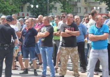 Херсонские рыбаки провели акцию протеста и пообещали более радикальные действия (видео)
