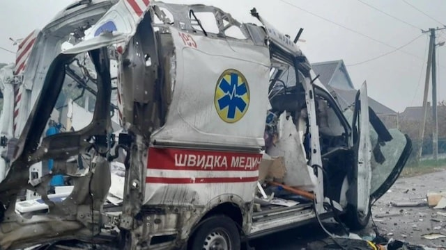 В Станиславе вражеский дрон взорвал машину скорой помощи - медики чудом выжили