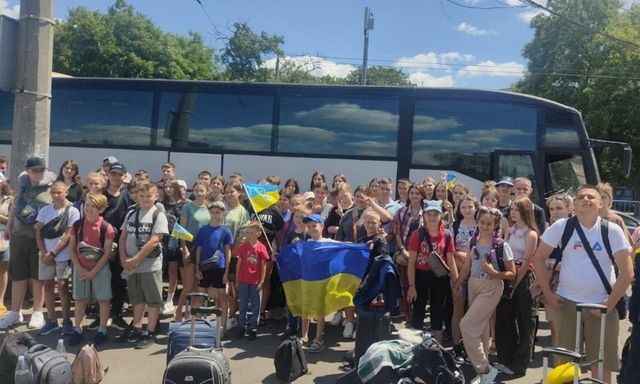 Дети из Херсонской области отправились на отдых в Австрию