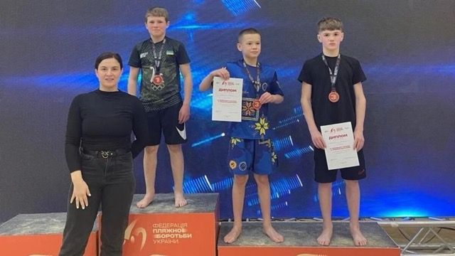 Херсонцы завоевали три медали на чемпионате по пляжной борьбе