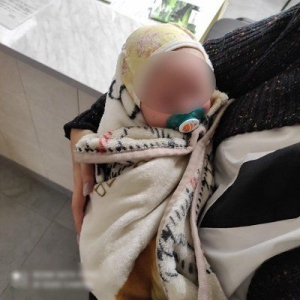 Полицейские помогли юной мамаше, которая отравилась алкоголем
