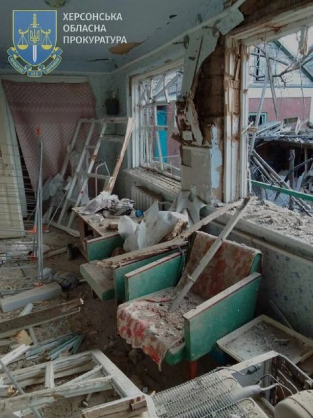 Во время обстрела Херсона пострадала пожилая женщина