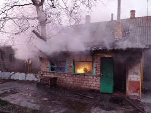 В Олешках полицейские спасли от гибели парализованную женщину и ее сына