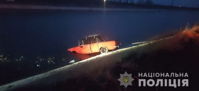 В Чаплинском районе нашли угнанный автомобиль