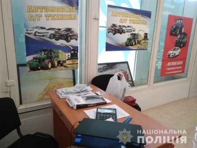 Группа мошенников торговали виртуальными автомобилями