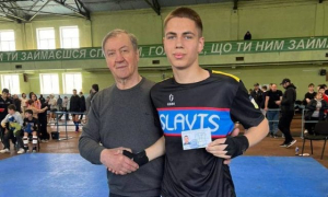 Спортсмен из Геническа завоевал две золотые медали на чемпионате страны по кикбоксингу ВТКА