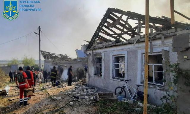 Ночью оккупанты во время обстрела разрушили в Чернобаевке 16 домов