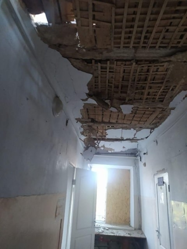 Во время вражеского обстрела в Белозерке повреждено медучреждение