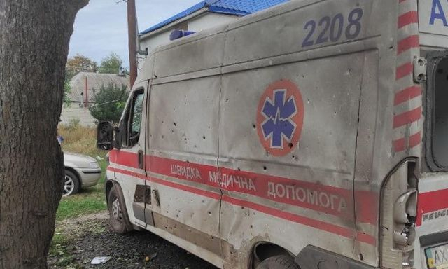 Полицейские эвакуировали бригаду скорой помощи с места обстрела