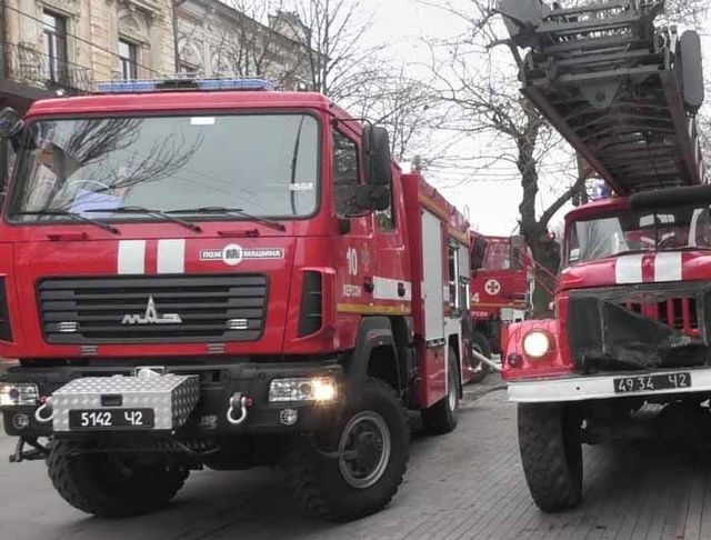 В старом центре Херсона горел многоквартирный дом (фото)