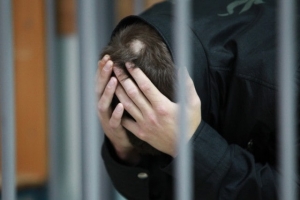 Продолжается судебное разбирательство в отношении маньяка-насильника