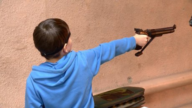 9-летний мальчик нашел ружье и выстрелил в свою бабушку
