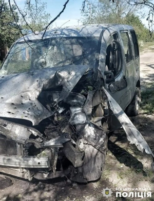 Российский дрон сбросил взрывчатку на гражданский автомобиль – пострадали три человека