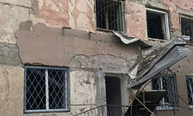Оккупанты ударили по общежитию в Херсоне – есть погибшие и раненые