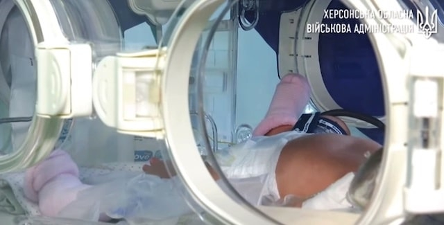 Херсонской больнице передали оборудование по уходу за новорожденными