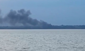 В Таврийске и Бериславе сгорели российские базы боеприпасов и техники
