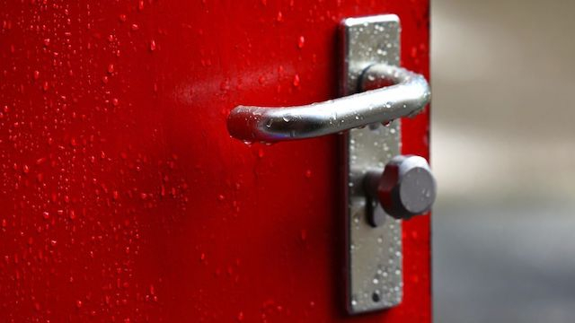 Оккупанты поселили учителей из Крыма в чужую квартиру